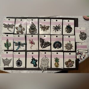 Brand New Huge Lot of 20 Elegant Chunky Bling Stylish Brooches for 1 LOW Price